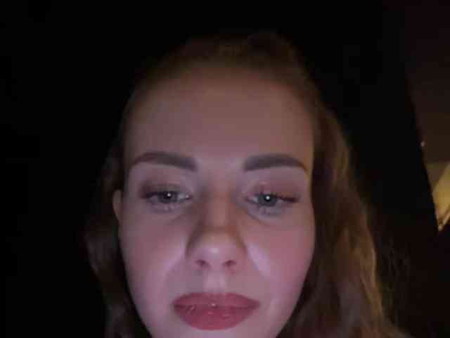 VikkiExtraCheese's chat room