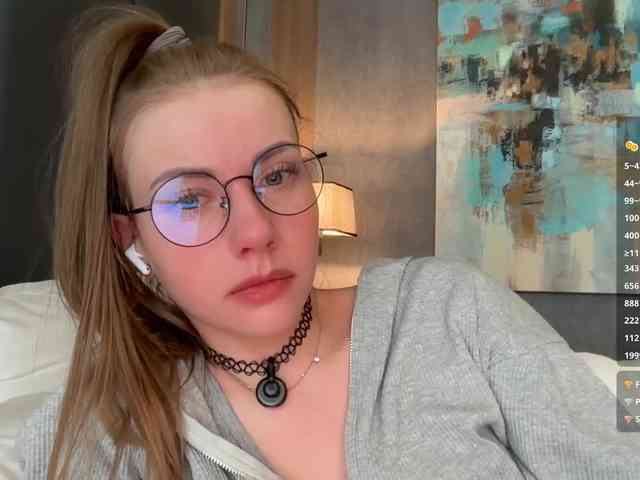 VikkiExtraCheese's chat room