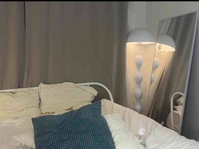 LolaXBambi's chat room