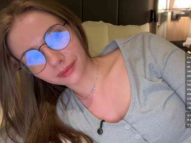 VikkiExtraCheese's chat room