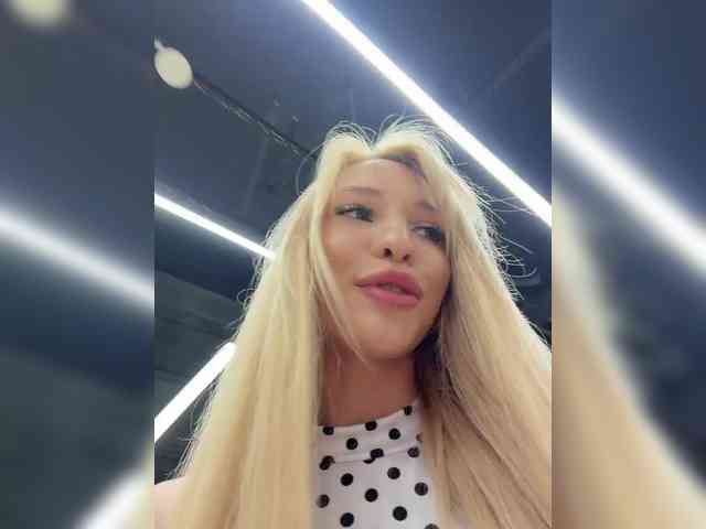 Cristi-Candy's chat room