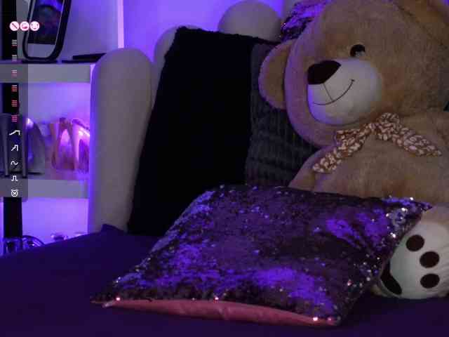 AngelaMyst's chat room