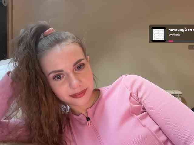 VikkiExtraCheese's chat room