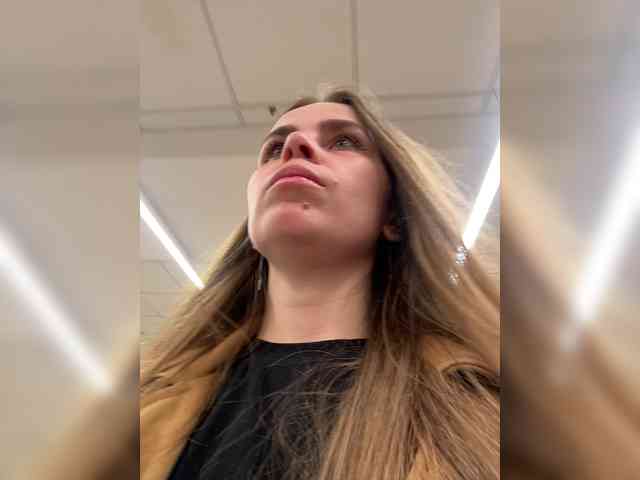 LolaSexxx's chat room