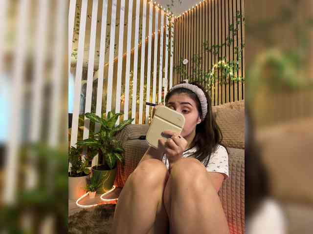 -Violetttttka-'s chat room
