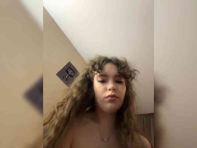 YourLadyyy's chat room