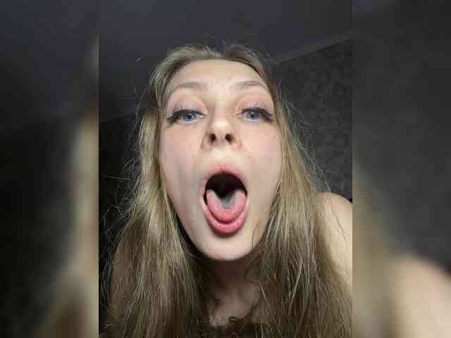 milano4ka_sexwife's chat room