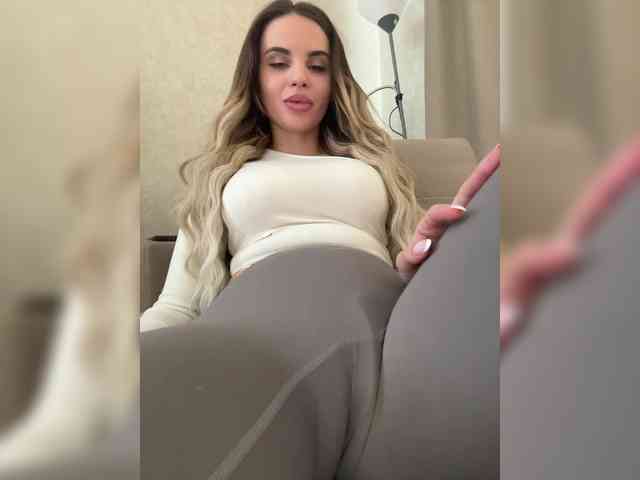 LedyMiya's chat room