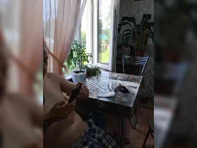 Asi-KonFetka's chat room