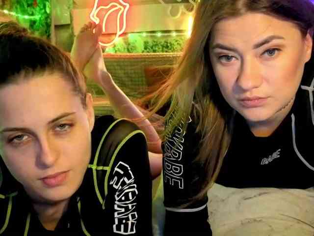 2Laski2's chat room