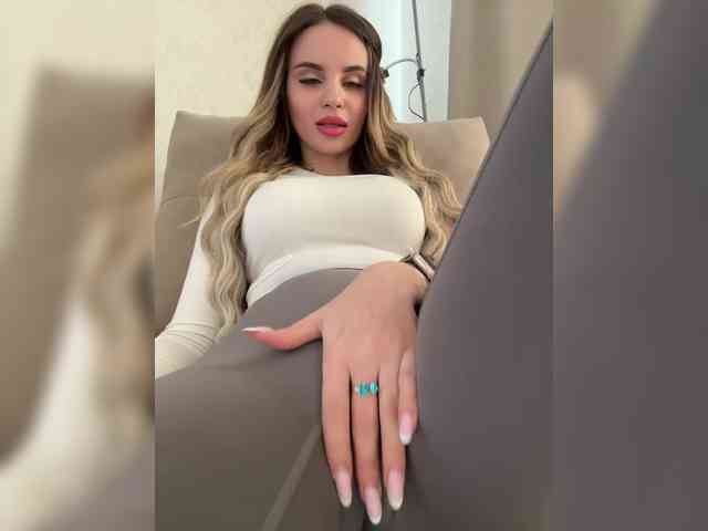 LedyMiya's chat room