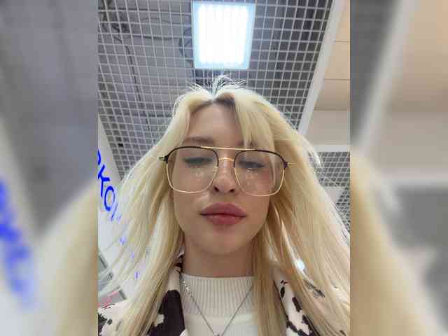 Cristi-Candy's chat room
