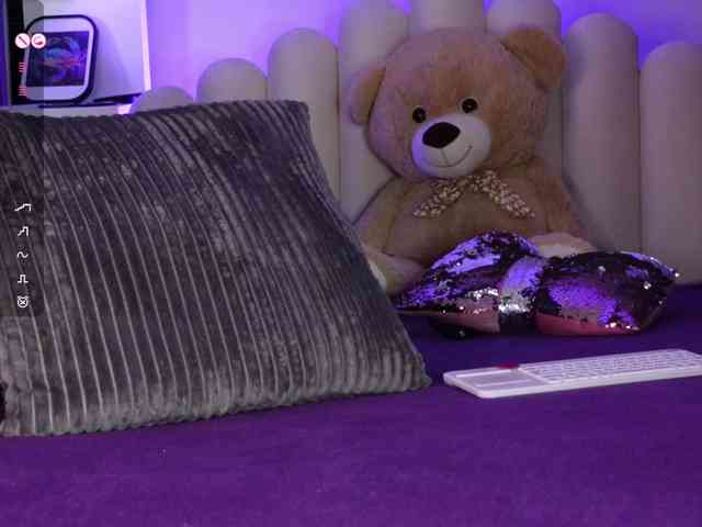 AngelaMyst's chat room