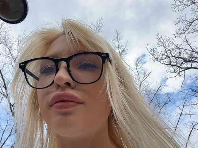 Cristi-Candy's chat room