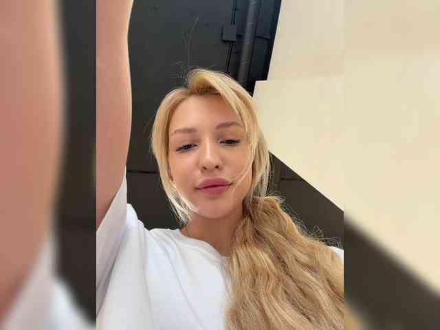 Cristi-Candy's chat room