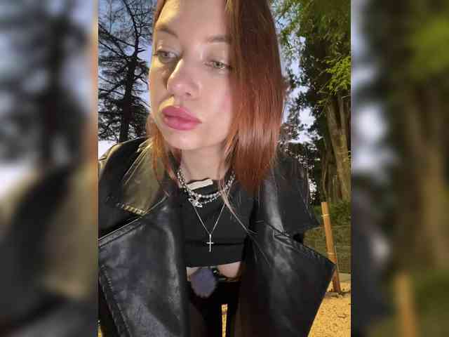 LINA69FEMDOM's chat room