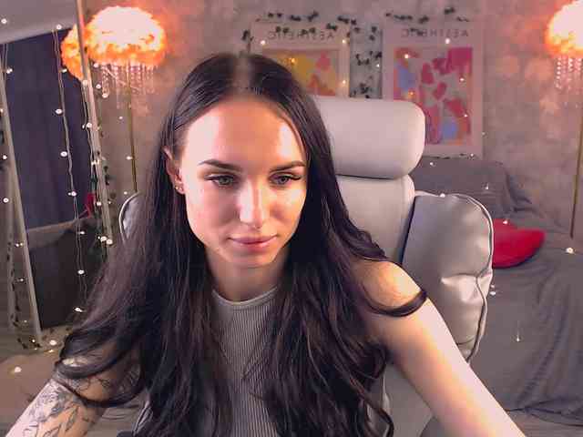 NicoleMerz's chat room