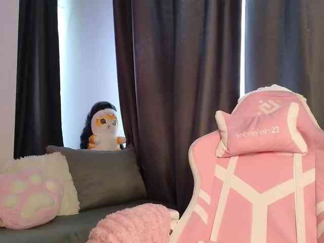Eva--queen's chat room