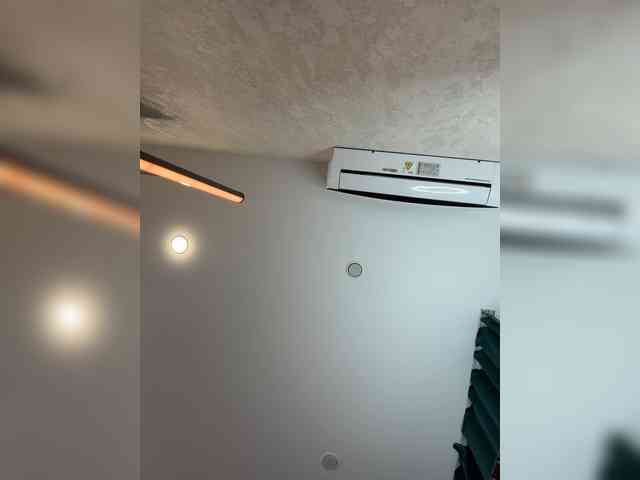 _Ellidi_'s chat room