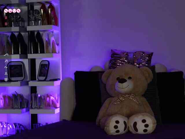 AngelaMyst's chat room