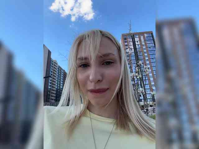 Cristi-Candy's chat room