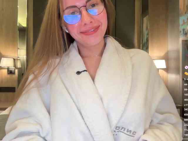 VikkiExtraCheese's chat room