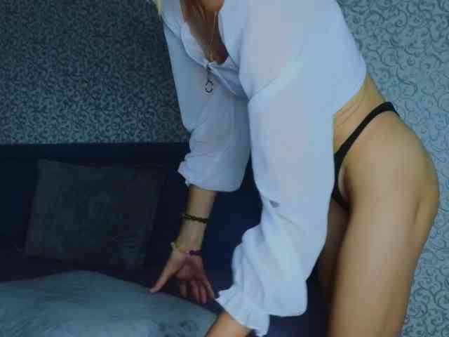 Kristi_Wolf's chat room