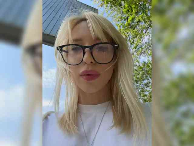 Cristi-Candy's chat room