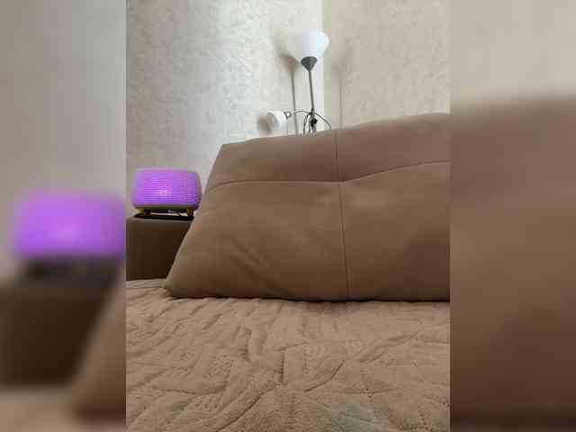 LedyMiya's chat room