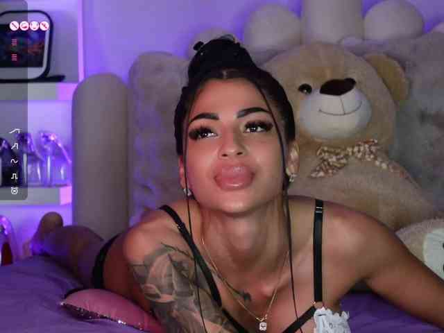 AngelaMyst's chat room