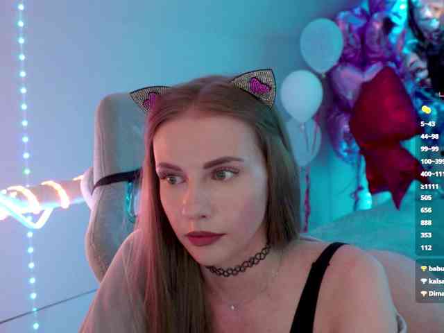 VikkiExtraCheese's chat room