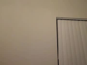 tinytittytia's chat room