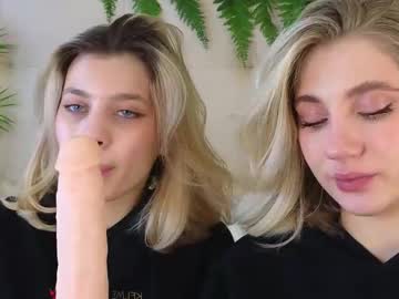 pinkadele's chat room