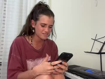 yourgirlnicolexo's chat room