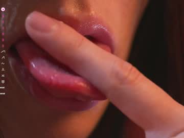 lucie_beltran's chat room