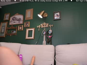 vivid_whit's chat room