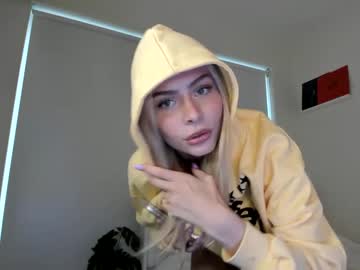 ariah_is_blonde's chat room