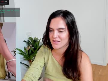 legswattitude's chat room