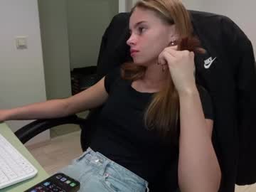 abby_laker's chat room