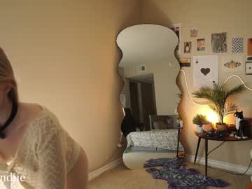 bestblondiiecb's chat room
