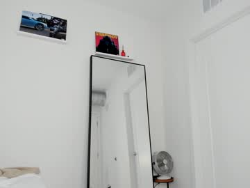 ariah_is_blonde's chat room
