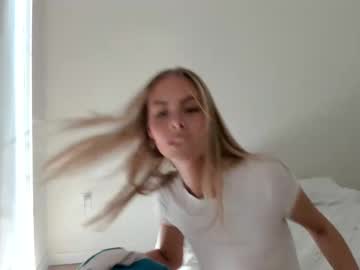 ariah_is_blonde's chat room