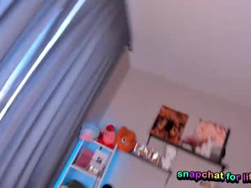 vivian_qwerty's chat room