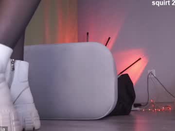 queeneliaa_'s chat room