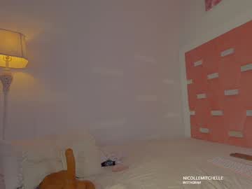 nicolle_mitchelle's chat room