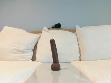 eatmygingersnapps's chat room