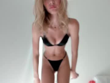 ariah_is_blonde's chat room