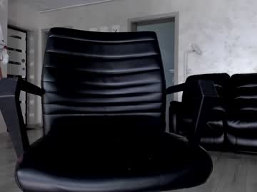 ingridblondy94's chat room