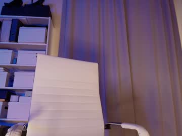 hollyextra's chat room
