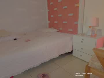 nicolle_mitchelle's chat room